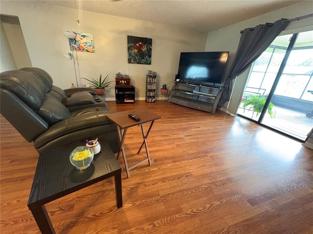 6511 Barcelona Boulevard - Photo 3
