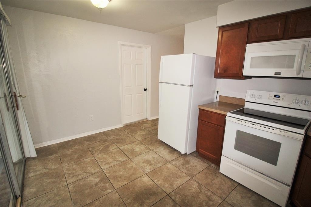 309 Diamond Street - Photo 3