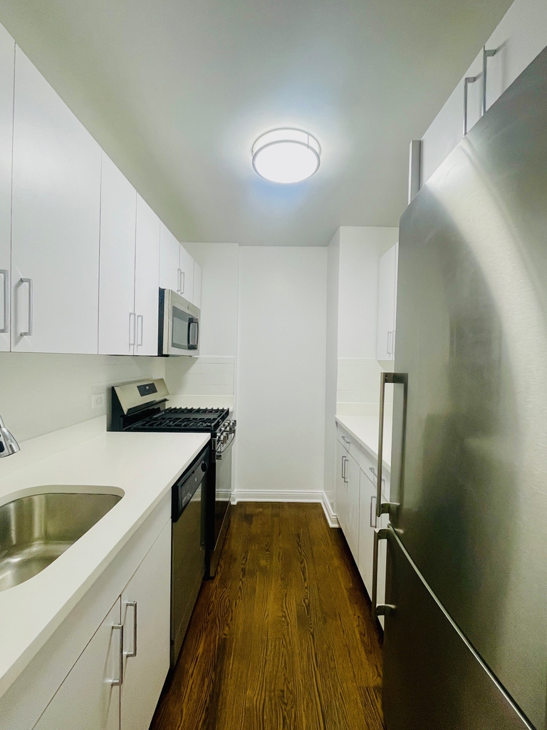 401 East 88th Street, 9D - Photo 7