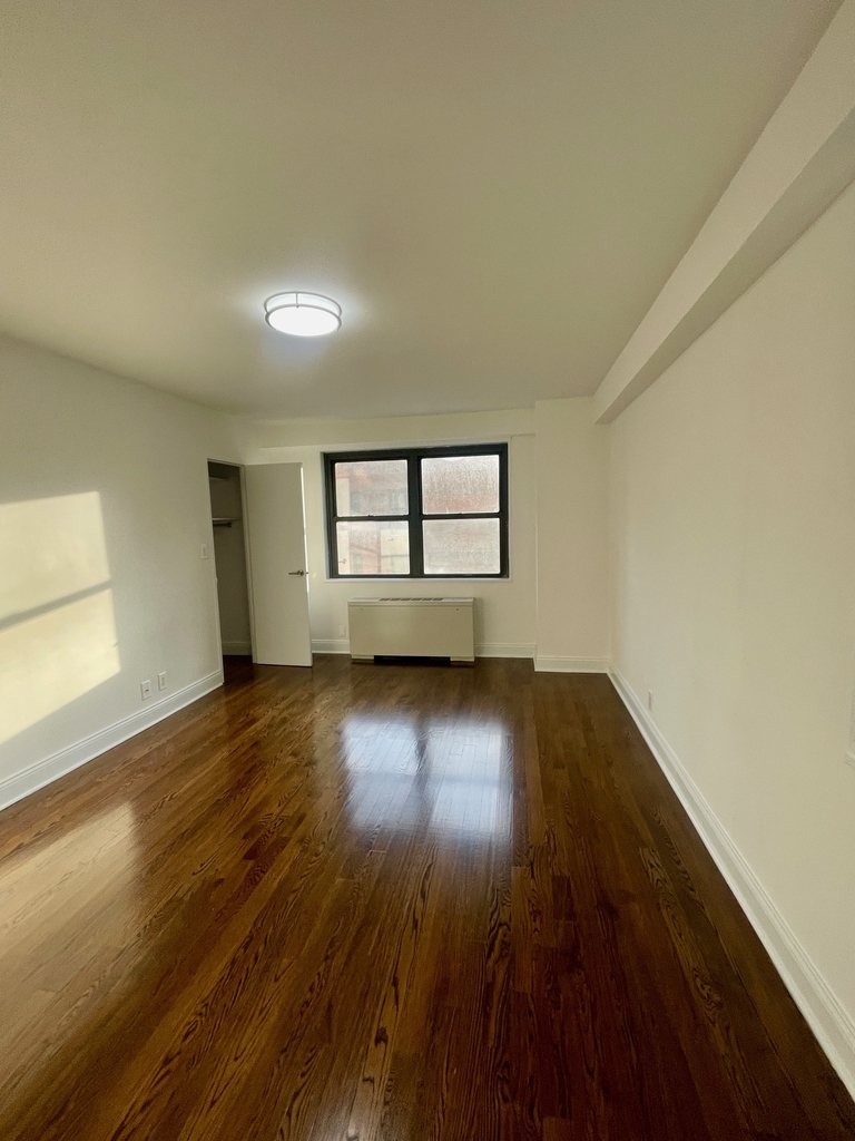 401 East 88th Street, 9D - Photo 4