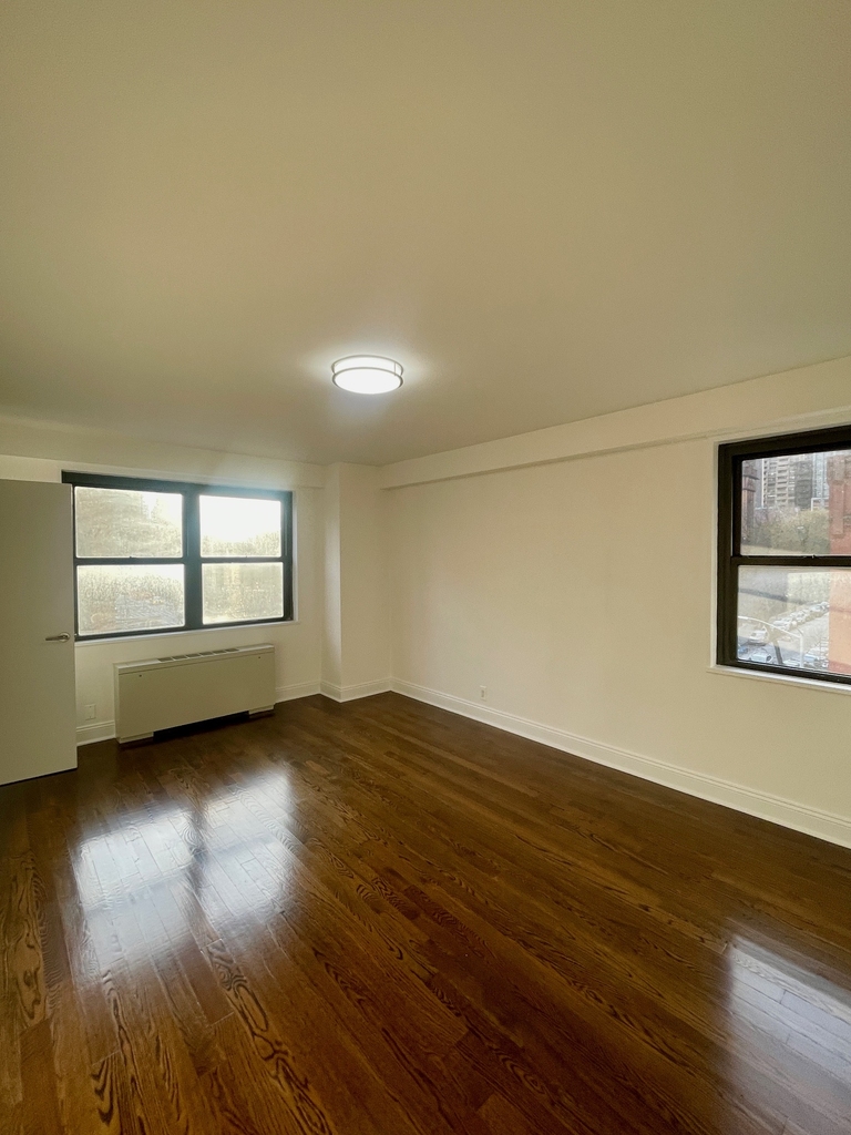 401 East 88th Street, 9D - Photo 3