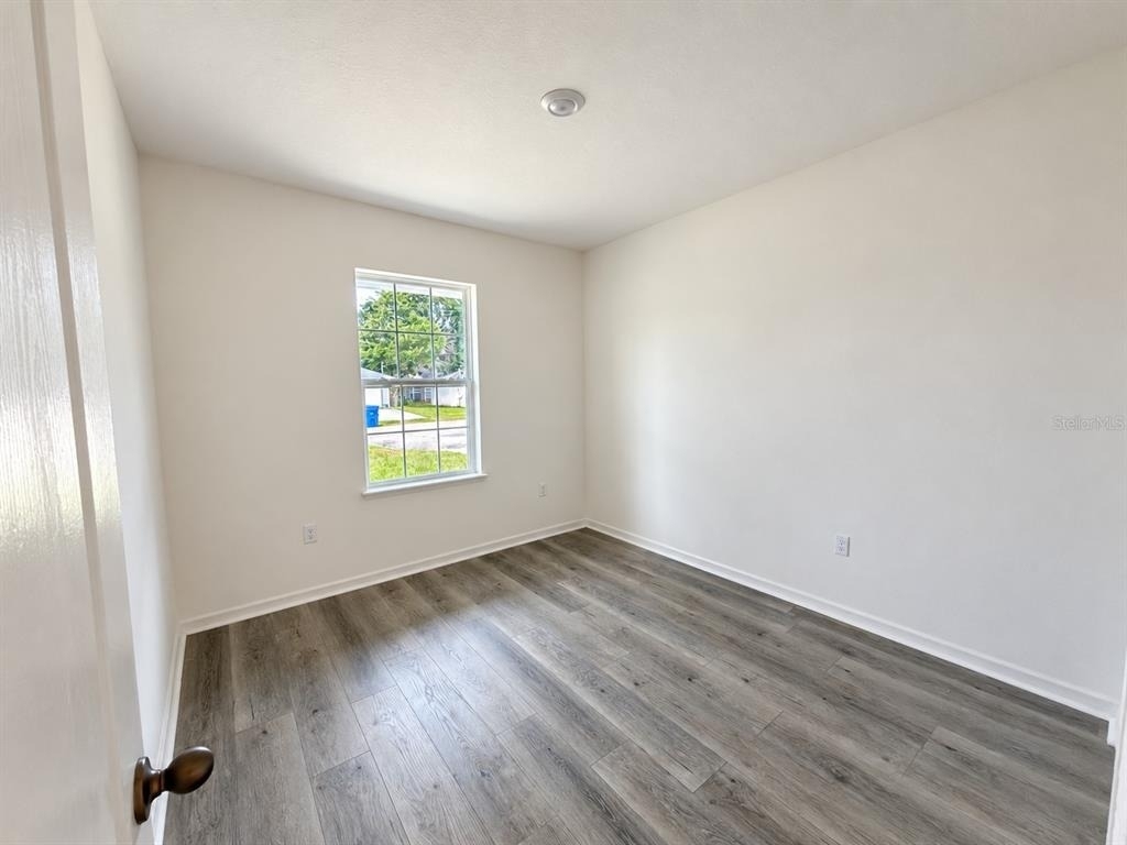 560 Walnut Avenue - Photo 15