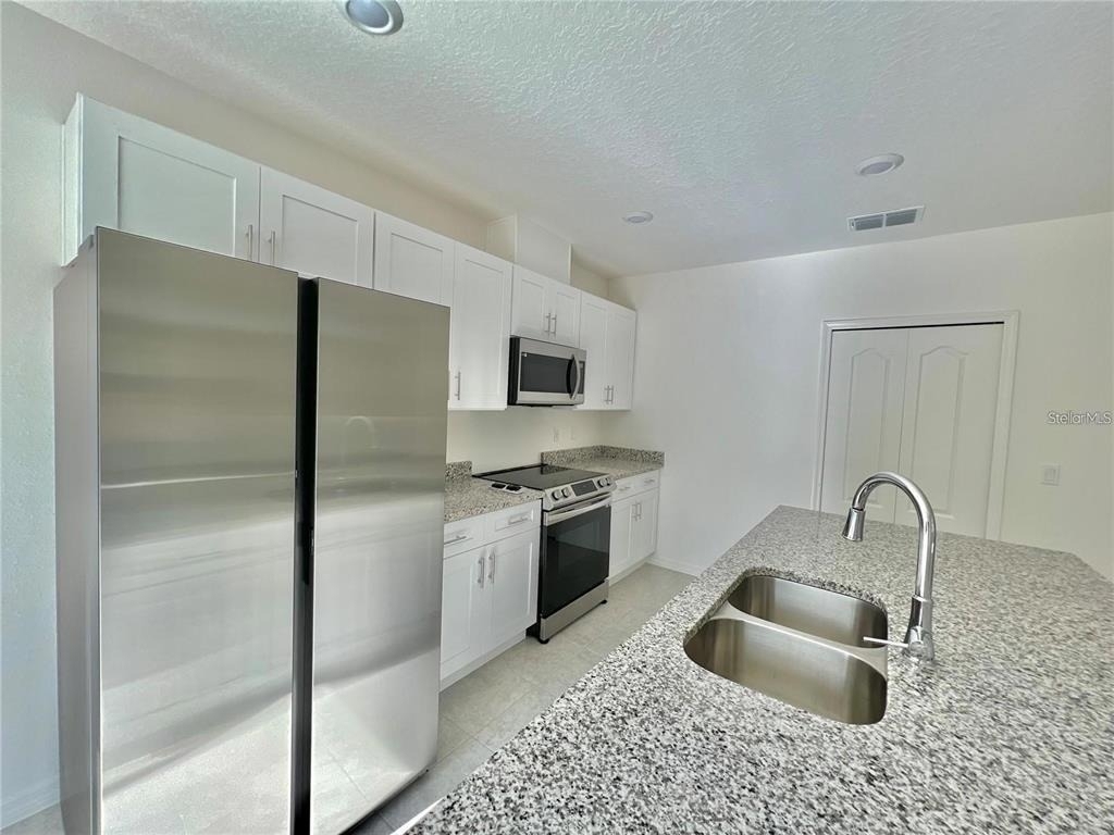 560 Walnut Avenue - Photo 7