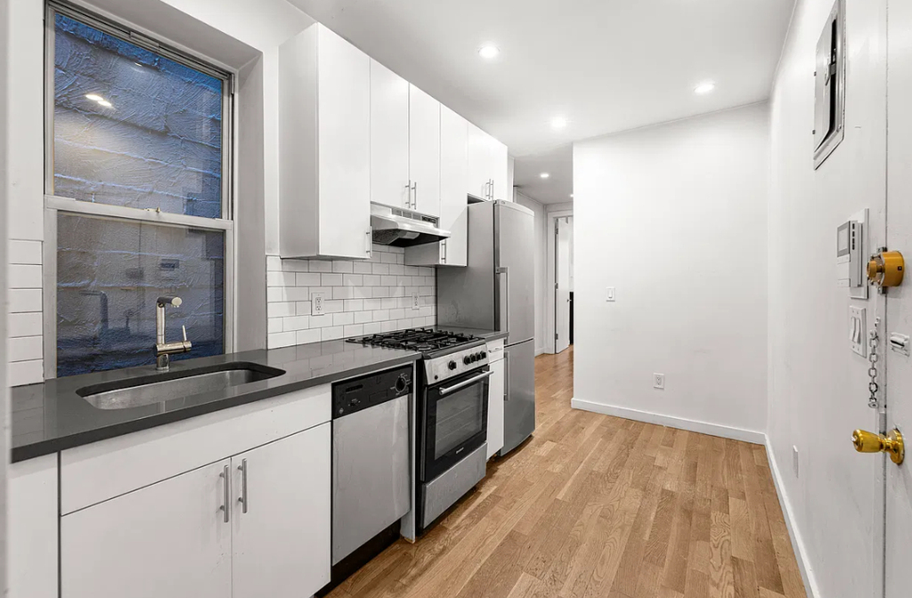 255 West 15th Street - Photo 4