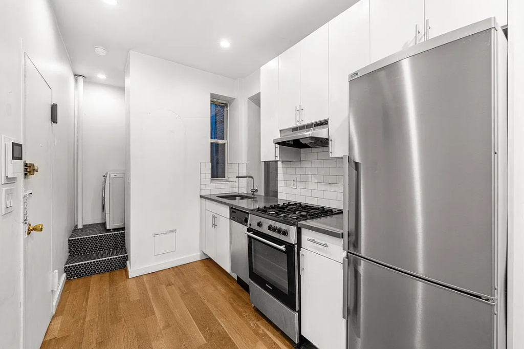 255 West 15th Street - Photo 2