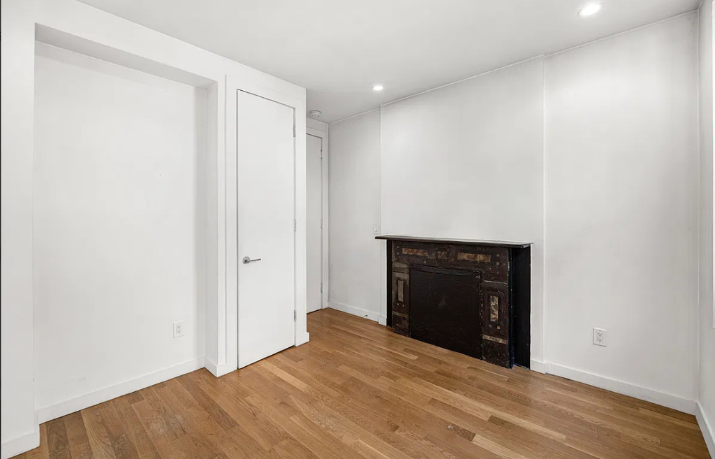 255 West 15th Street - Photo 6