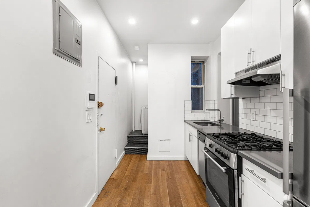 255 West 15th Street - Photo 3