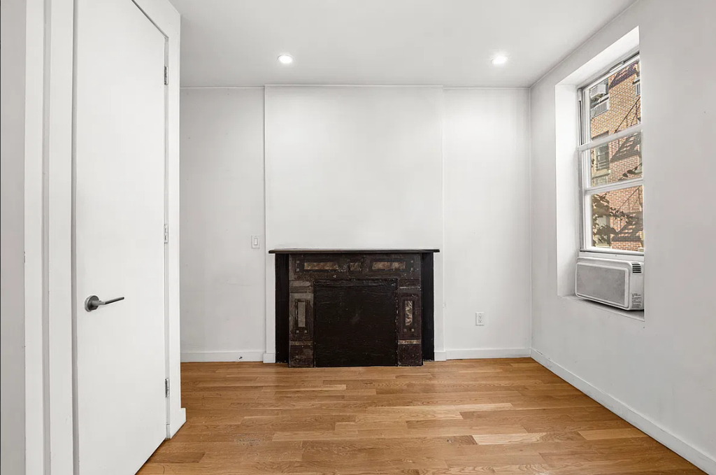 255 West 15th Street - Photo 7