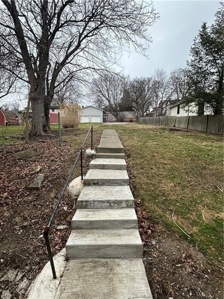 208 W College - Photo 2