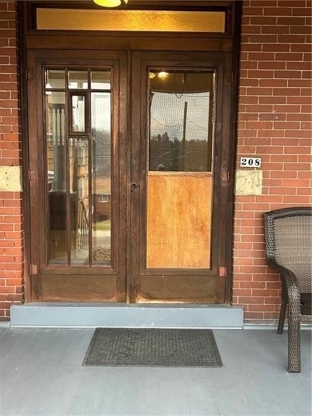 208 W College - Photo 3