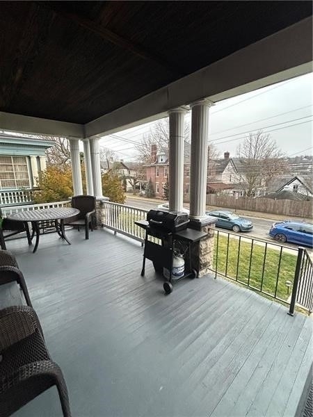208 W College - Photo 4