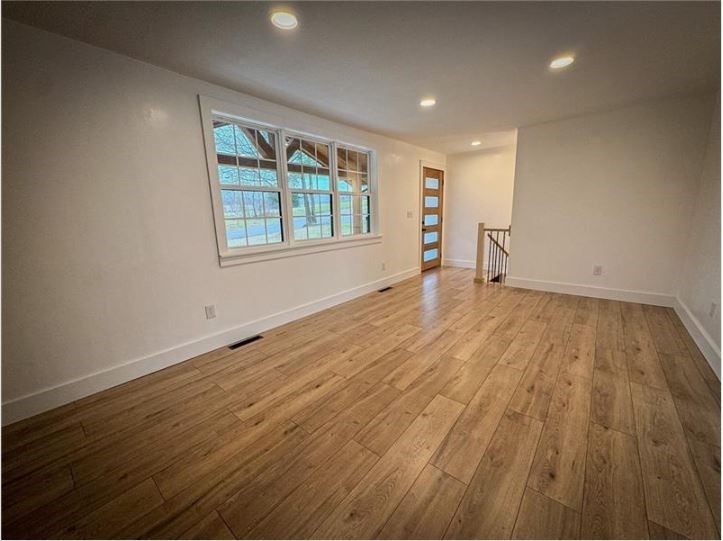 291 Simon Dr - Photo 5