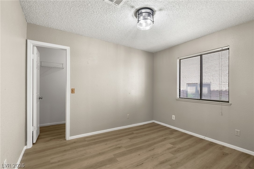 5576 W Rochelle Avenue - Photo 17