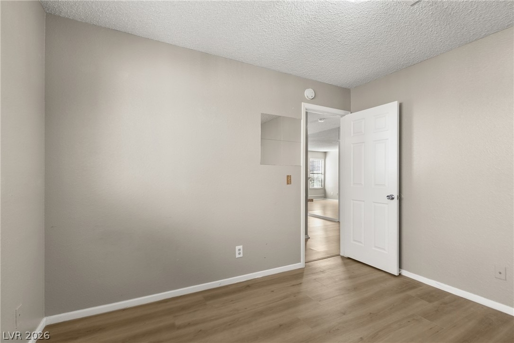 5576 W Rochelle Avenue - Photo 19