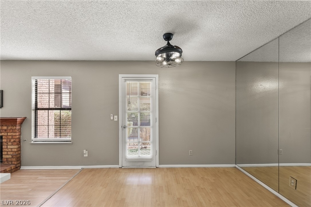 5576 W Rochelle Avenue - Photo 12