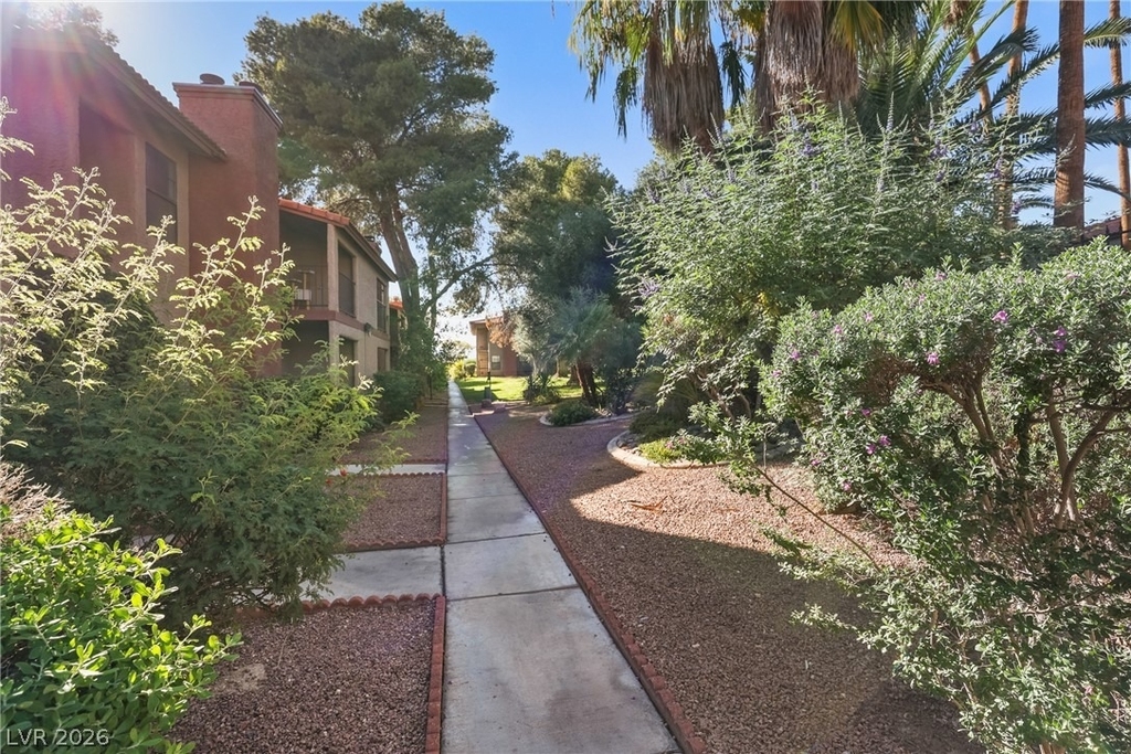 5576 W Rochelle Avenue - Photo 37