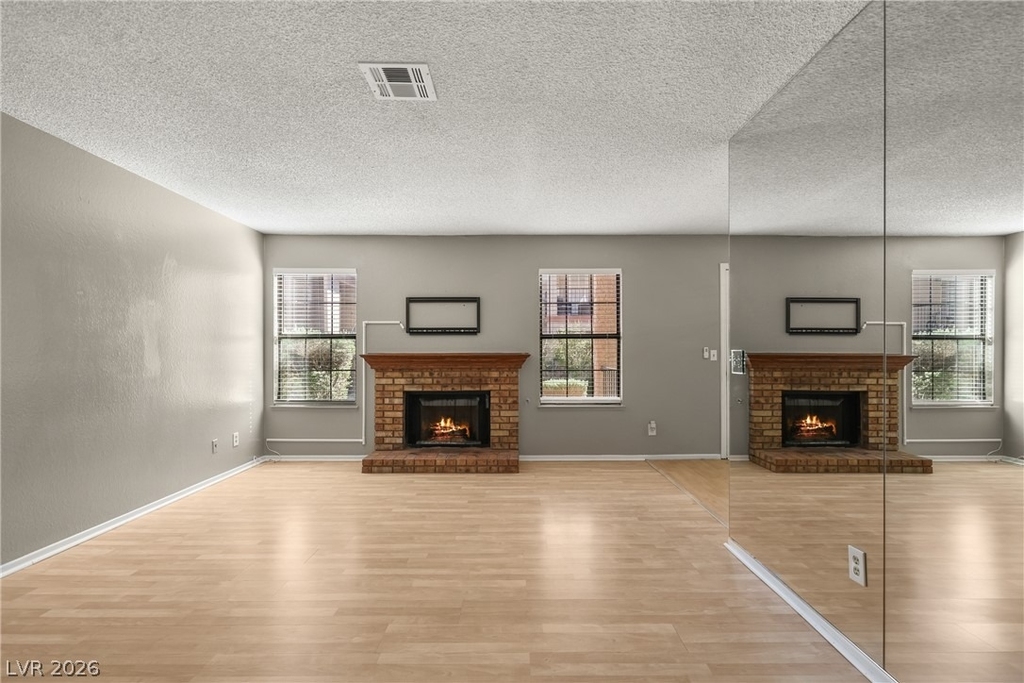 5576 W Rochelle Avenue - Photo 7