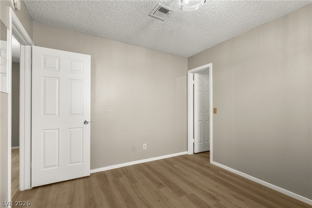 5576 W Rochelle Avenue - Photo 18