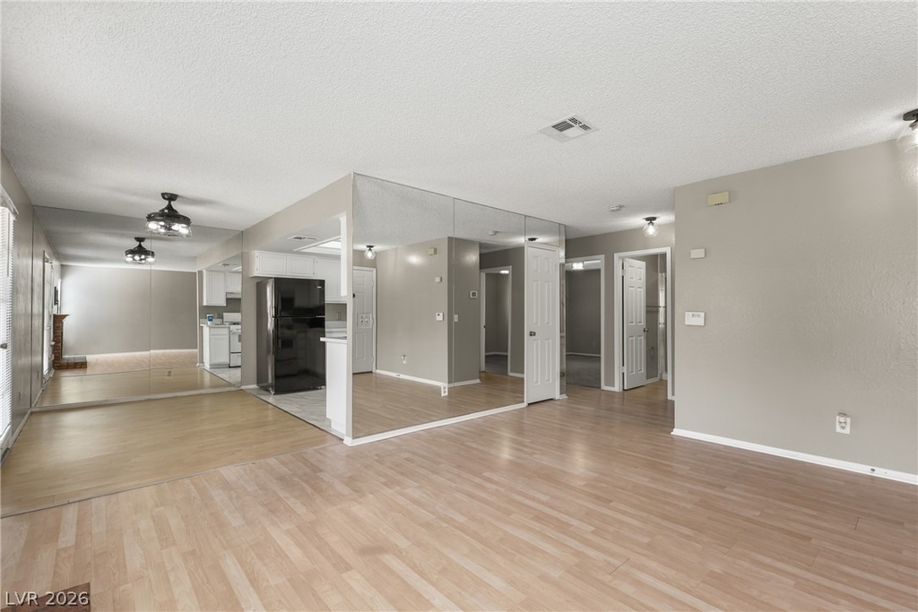 5576 W Rochelle Avenue - Photo 6