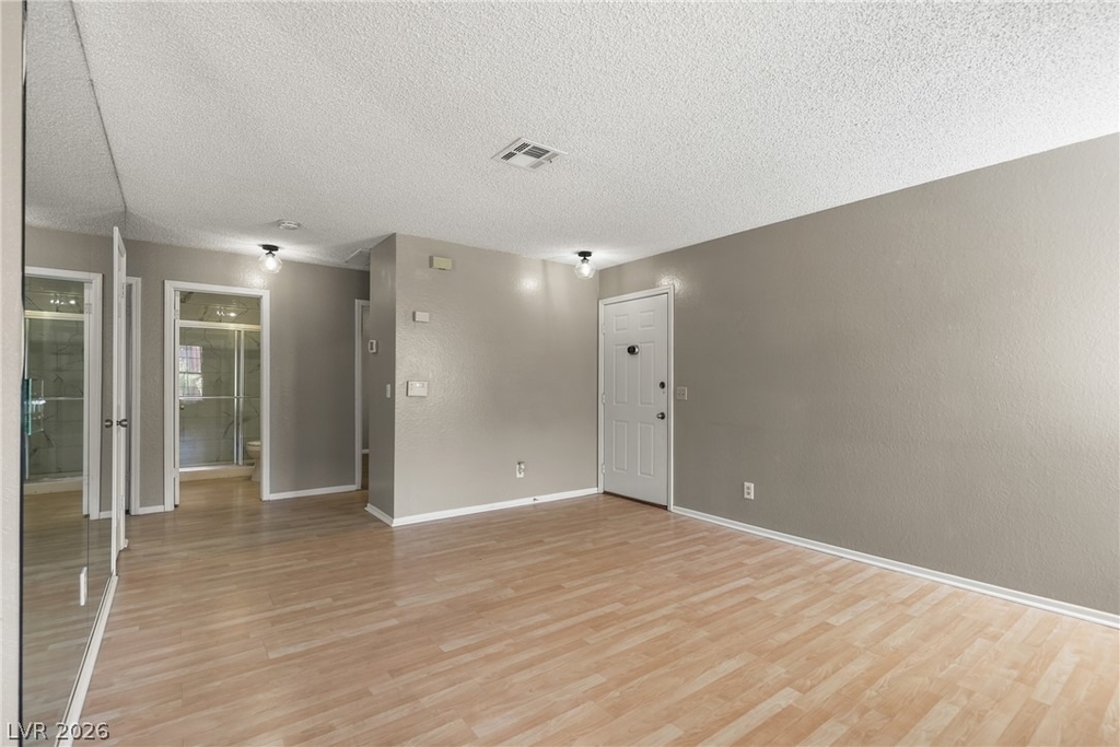 5576 W Rochelle Avenue - Photo 5