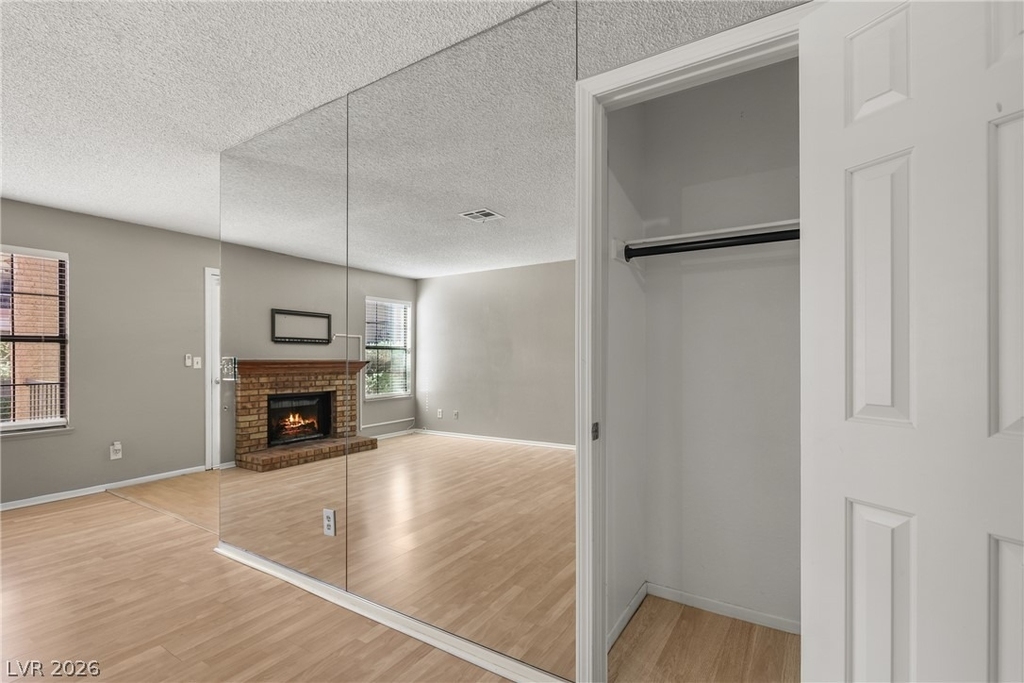 5576 W Rochelle Avenue - Photo 3