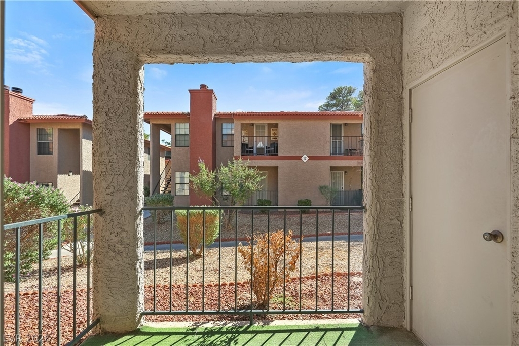5576 W Rochelle Avenue - Photo 14