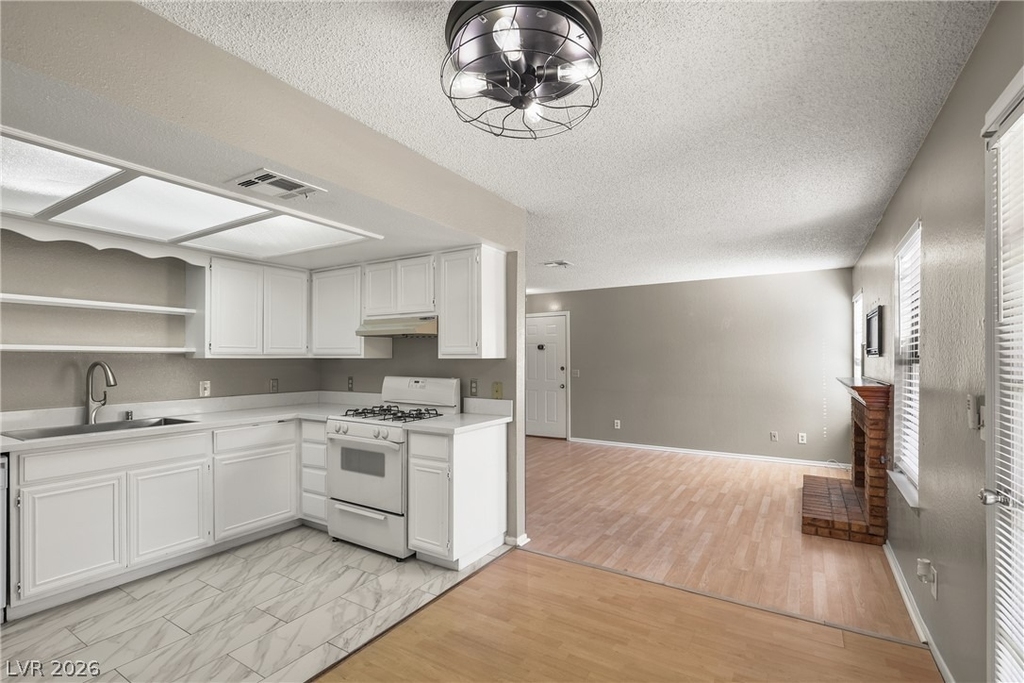 5576 W Rochelle Avenue - Photo 8