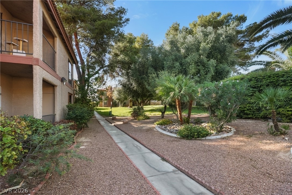 5576 W Rochelle Avenue - Photo 38