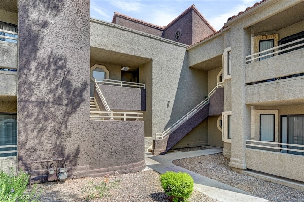 5028 S Rainbow Boulevard - Photo 1