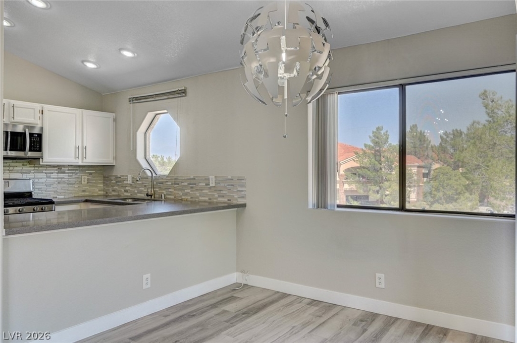 5028 S Rainbow Boulevard - Photo 9