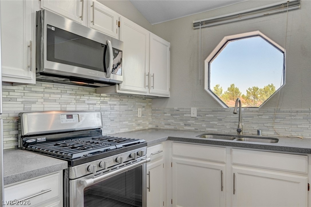 5028 S Rainbow Boulevard - Photo 16