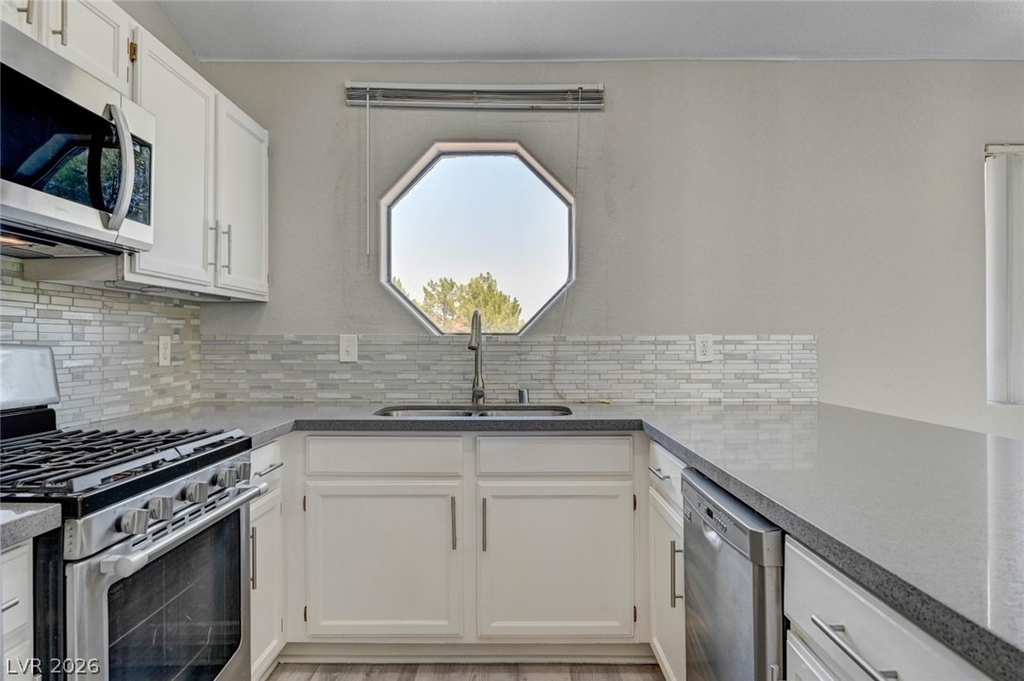 5028 S Rainbow Boulevard - Photo 14