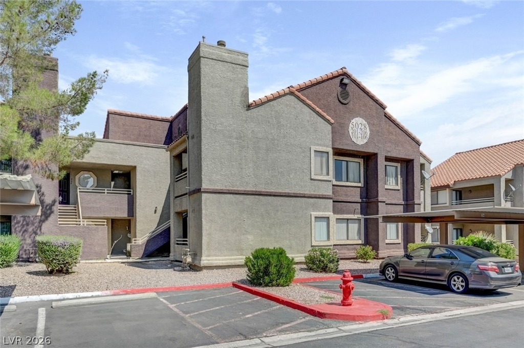 5028 S Rainbow Boulevard - Photo 0