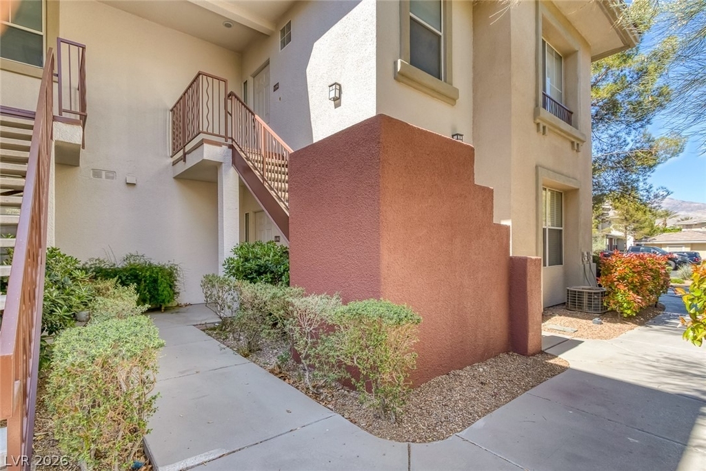 912 Duckhorn Court - Photo 2