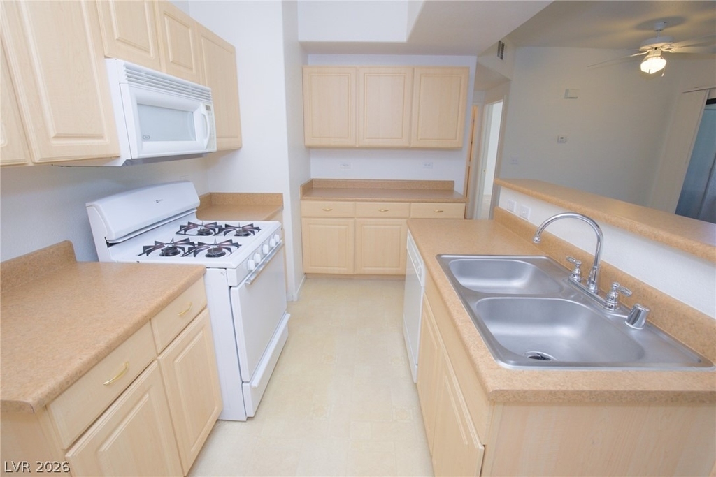 8250 N Grand Canyon Drive - Photo 11