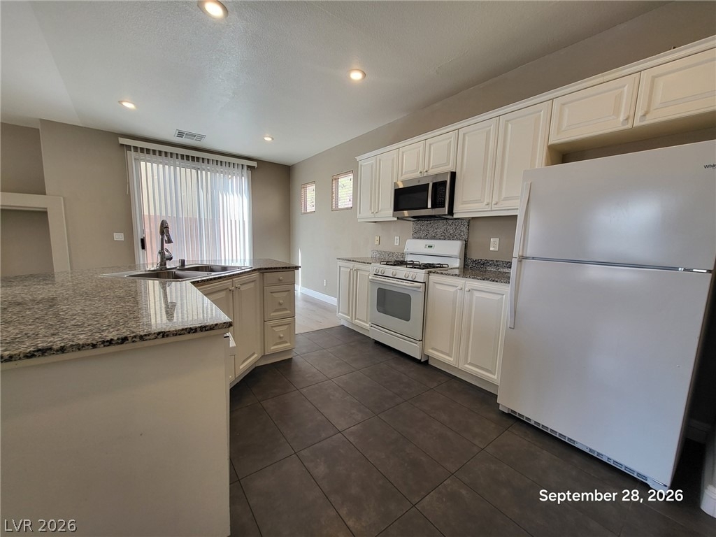 8116 Retriever Avenue - Photo 2