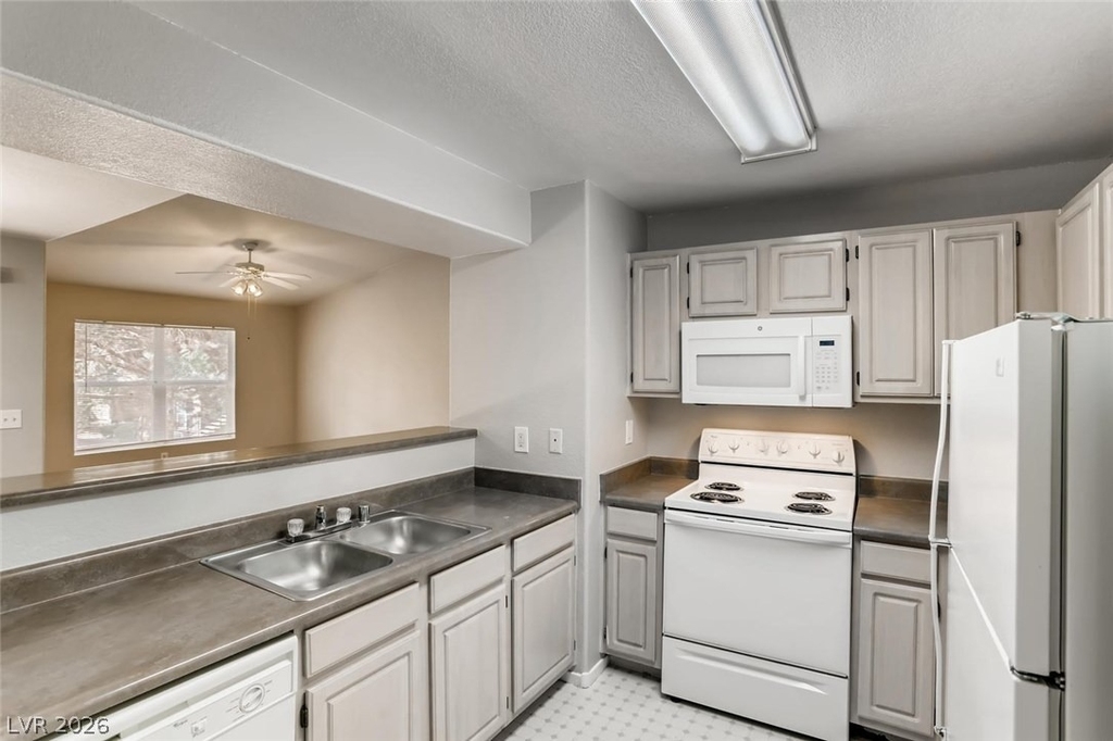 555 E Silverado Ranch Boulevard - Photo 10