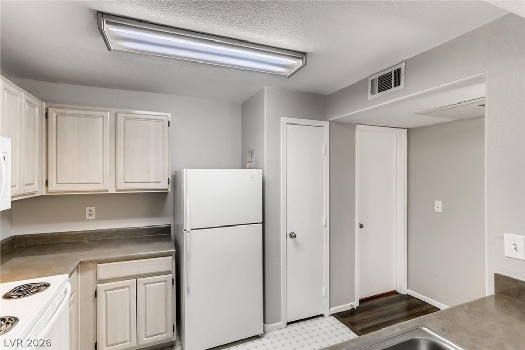 555 E Silverado Ranch Boulevard - Photo 12