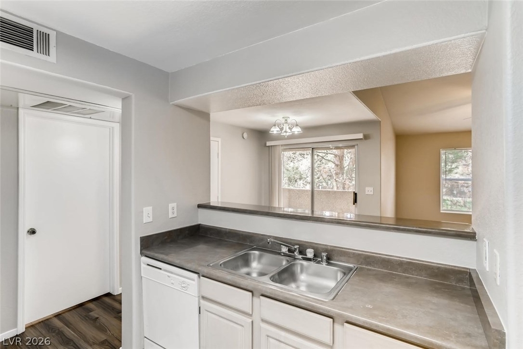555 E Silverado Ranch Boulevard - Photo 13