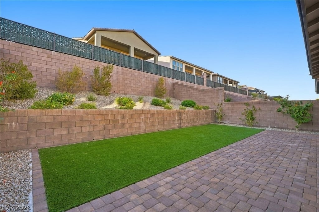 169 Medianoche Street - Photo 37