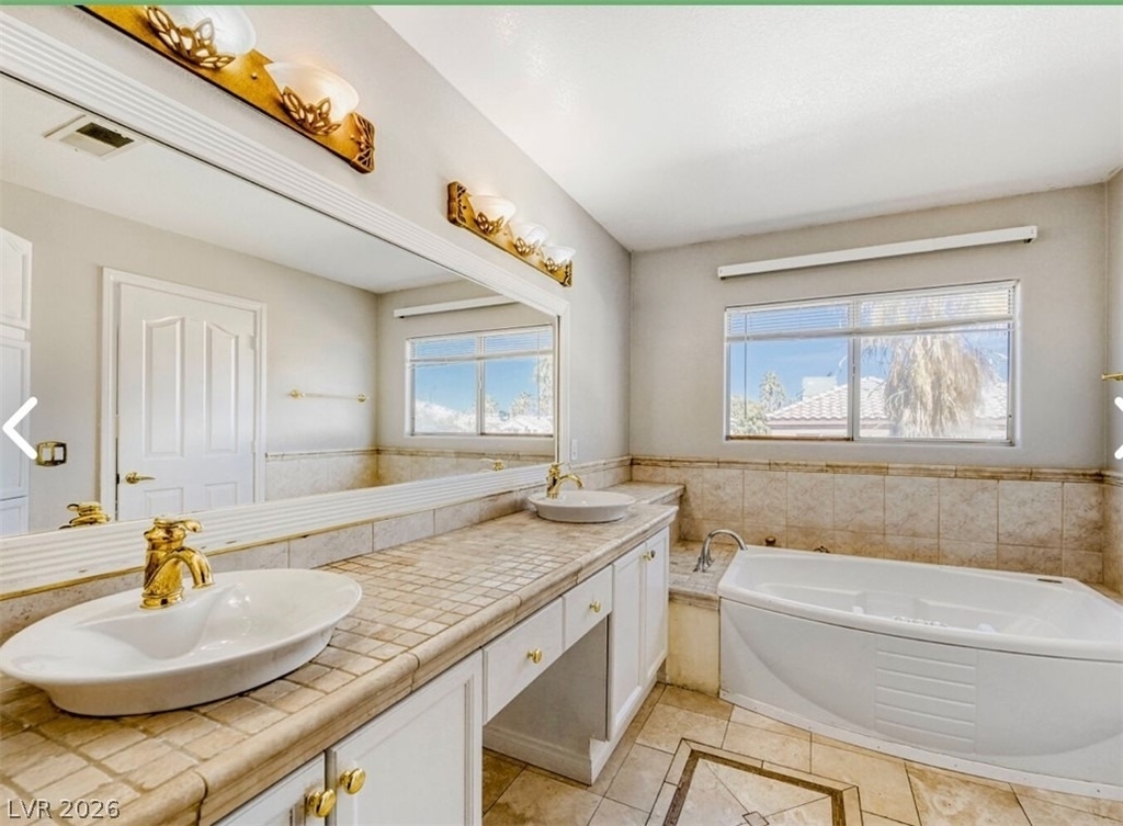 7842 W Gilmore Avenue - Photo 6