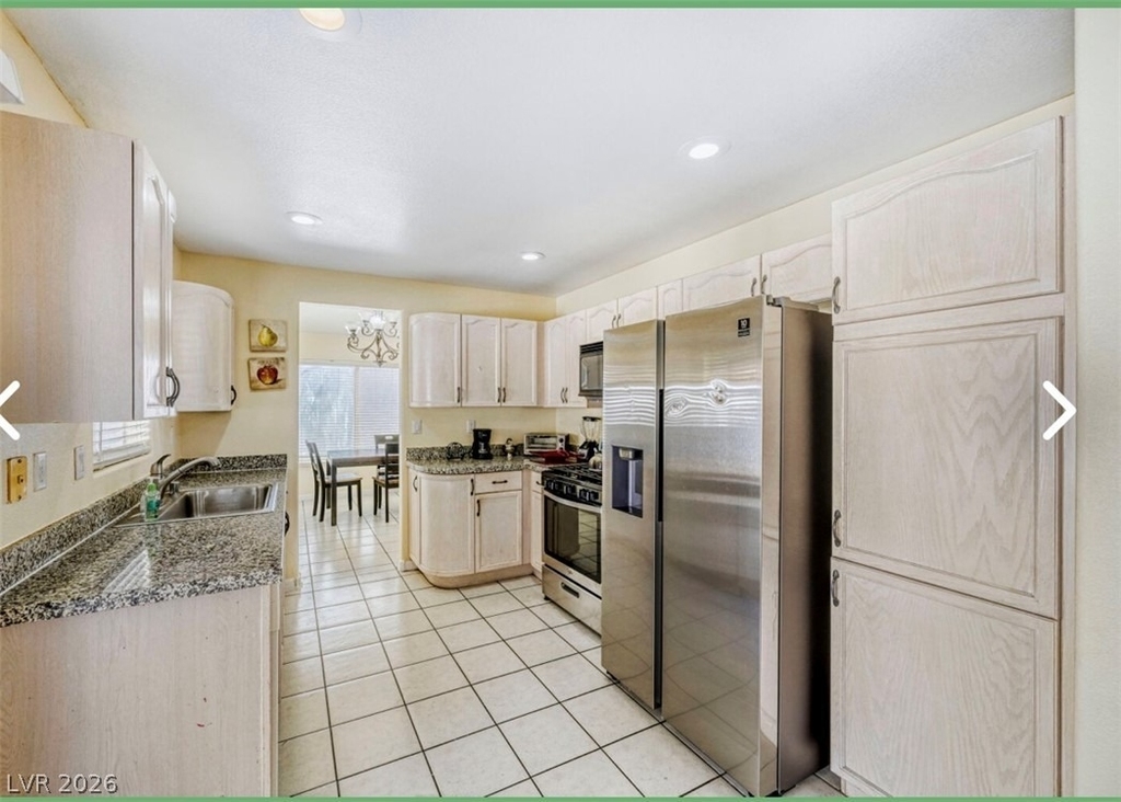 7842 W Gilmore Avenue - Photo 7
