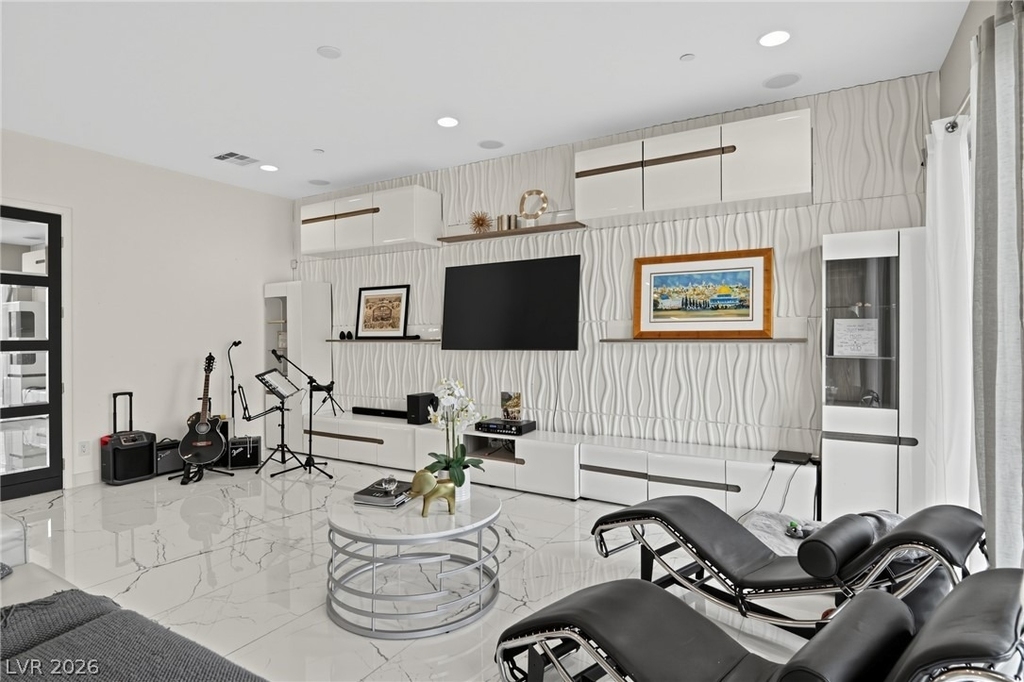 881 Barrhead Avenue - Photo 2