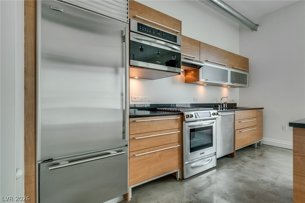 200 Hoover Avenue - Photo 12