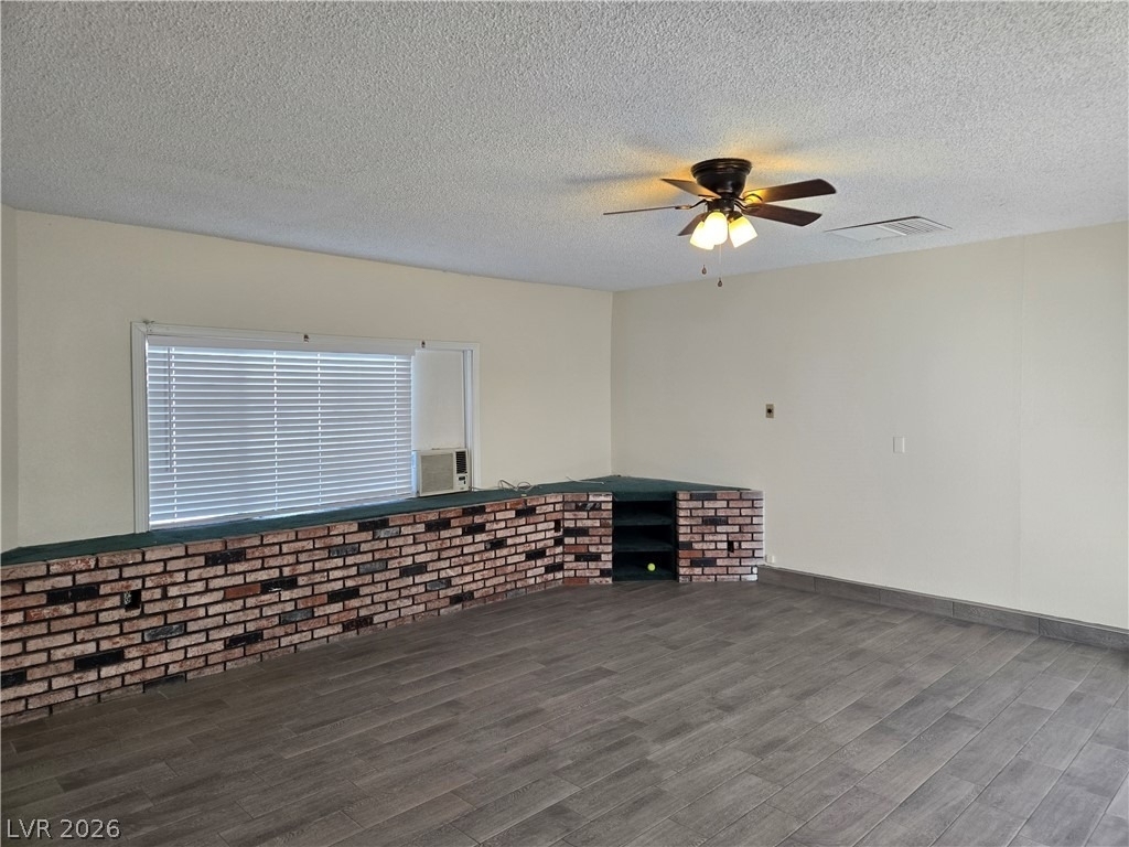 229 Breeze Street - Photo 2
