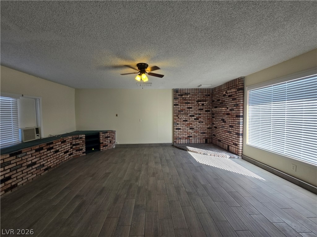 229 Breeze Street - Photo 3