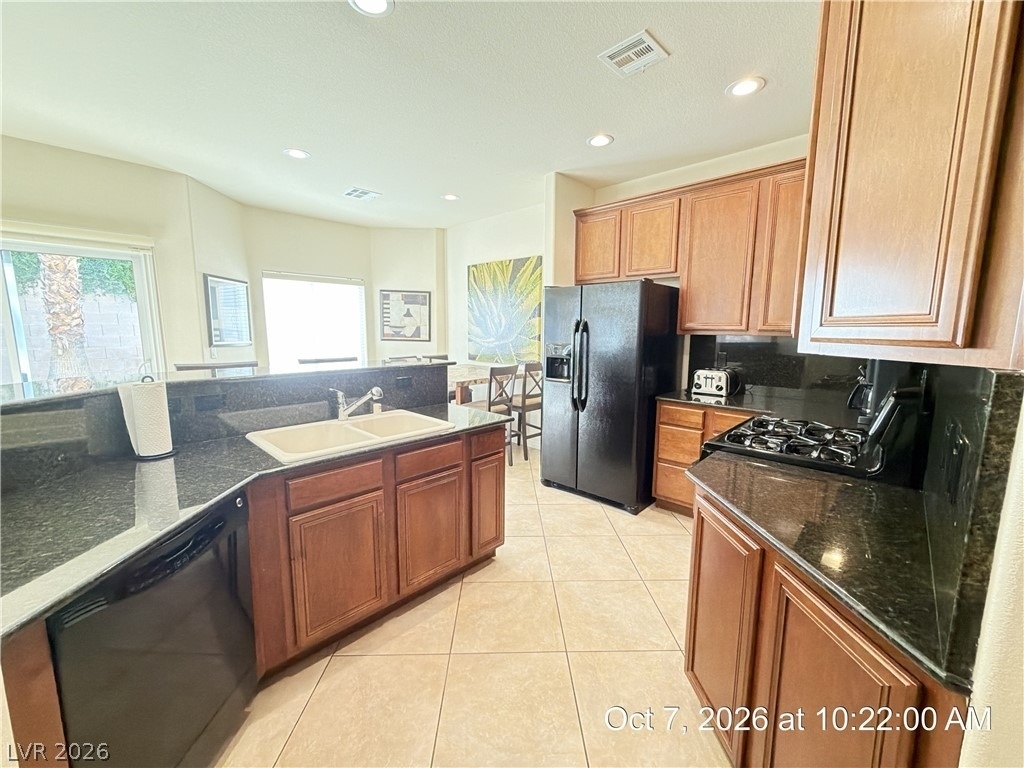 246 Queens Court - Photo 12