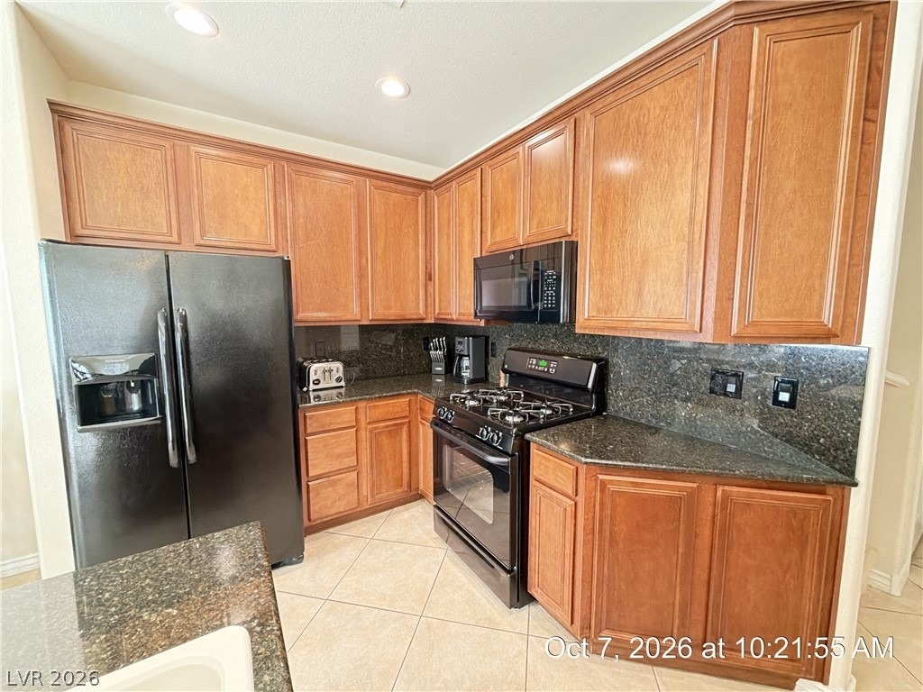 246 Queens Court - Photo 11