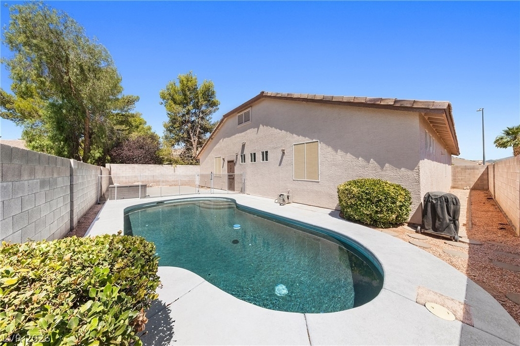 9613 Cherry Canyon Avenue - Photo 5