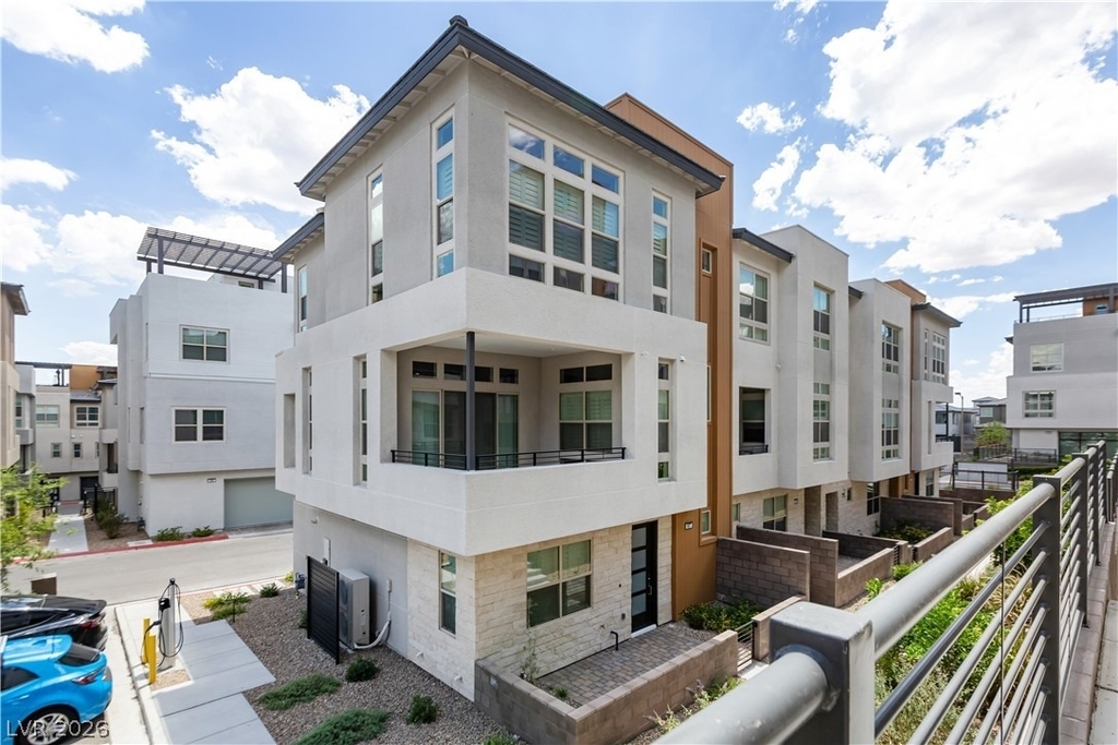 647 Spotted Falcon Street - Photo 0